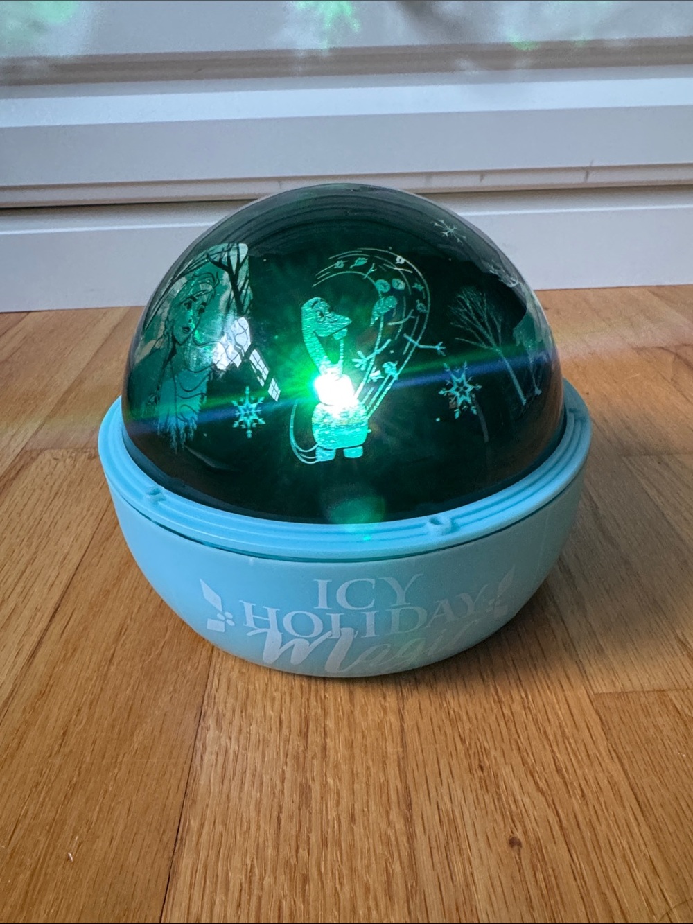 Frozen Icy Holiday Magic Light Projector - Picture 5 of 8